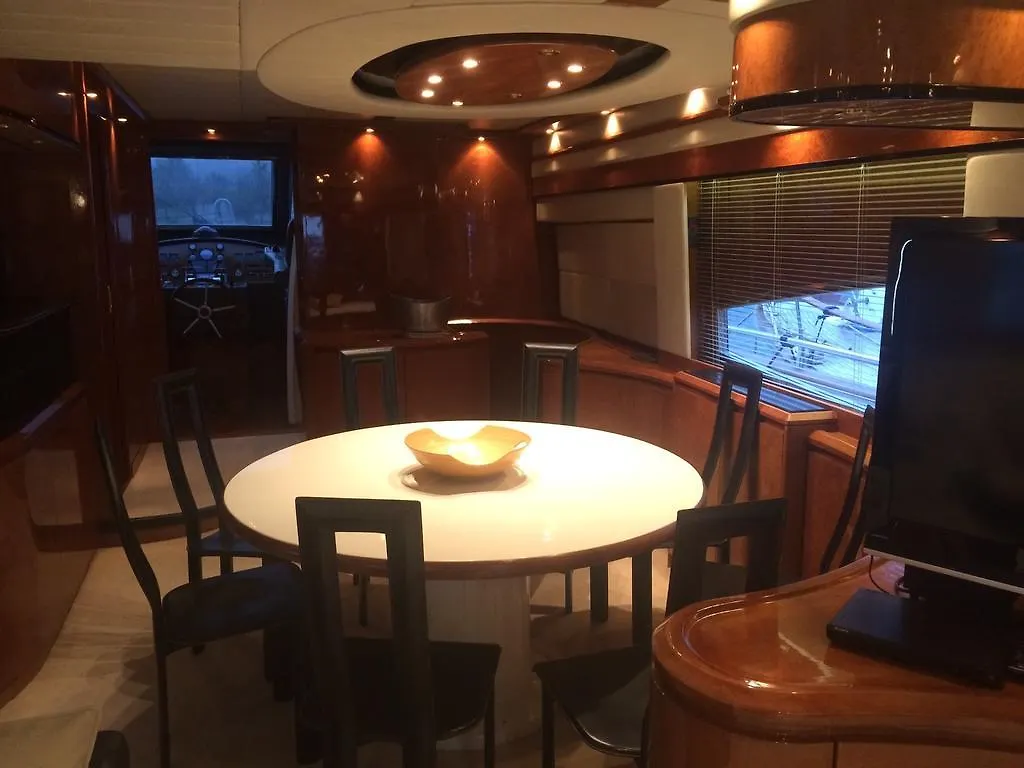 Отель Leigh Yacht Барселона Ботель