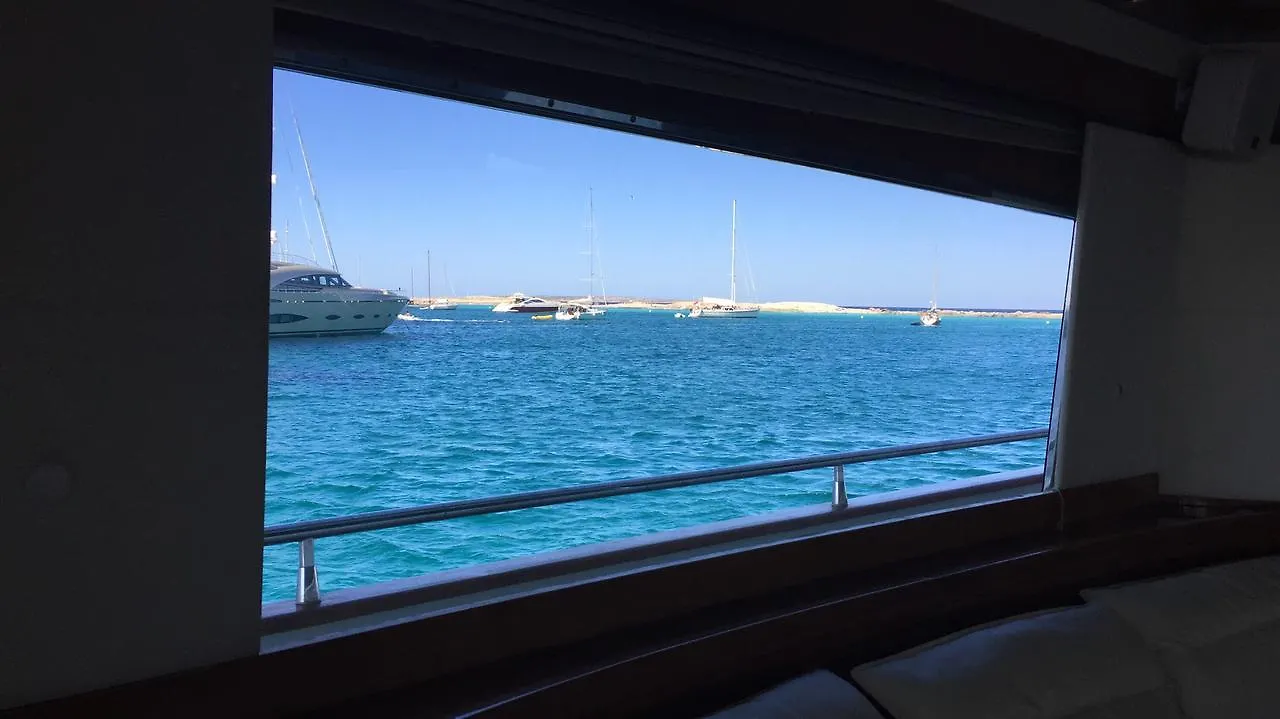 Отель Leigh Yacht Барселона