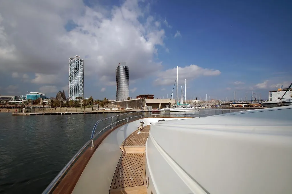 ホテルLeigh Yacht バルセロナ 船上ホテル