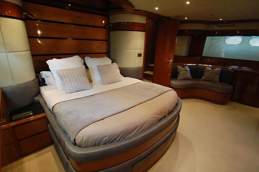 Botel Leigh Yacht Hotel Barcellona