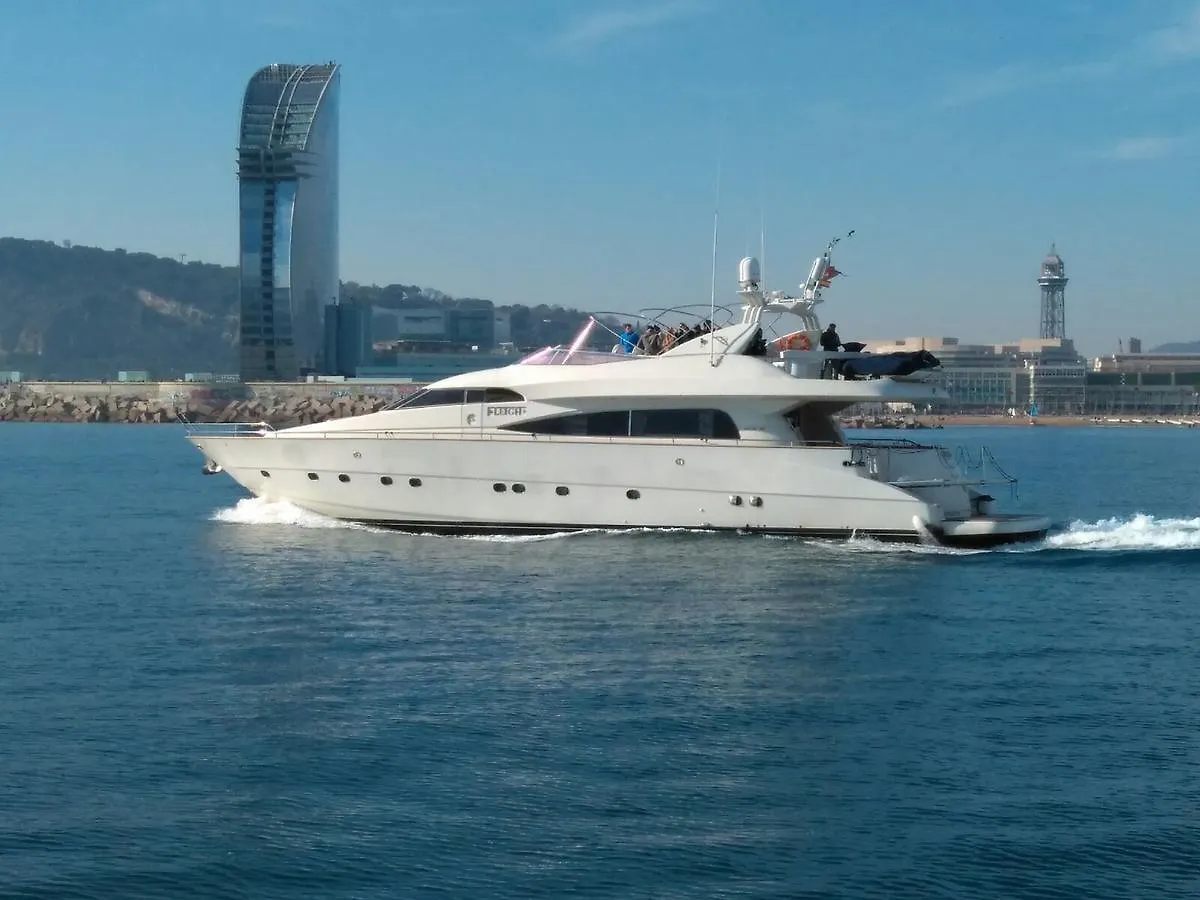 ホテルLeigh Yacht バルセロナ 船上ホテル
